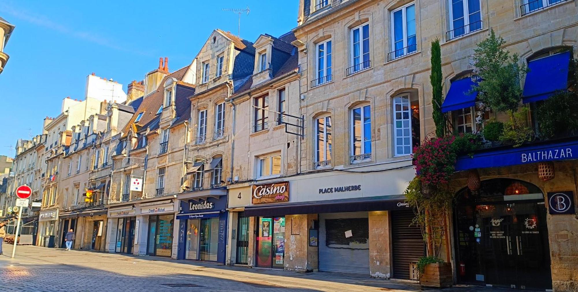 קאין Elegant Studio En Hypercentre Dans Le Quartier Historique Anime Avec Parking Gratuit מראה חיצוני תמונה